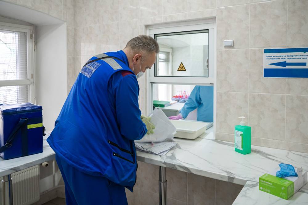 Андрей Белоусов - Врачи скорой, работающие с больными коронавирусом, получат по 50 тысяч в месяц - vm.ru