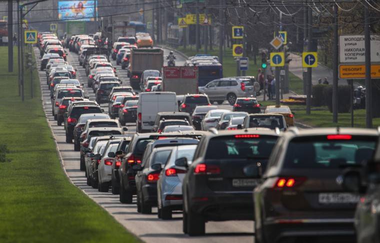 Водители попали в пробки из-за проверки цифровых пропусков - news.ru