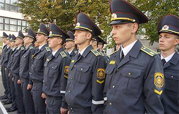 Курсанты академии МВД рассказали, как их «косит» коронавирус - charter97.org - Белоруссия