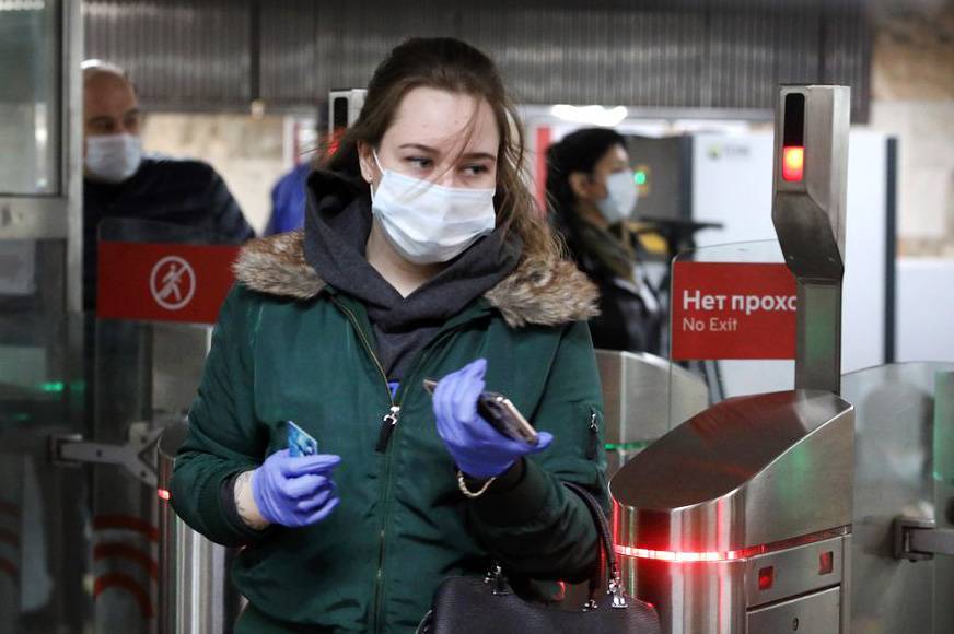 Россиянам объяснили, зачем носить перчатки во время пандемии - tvc.ru