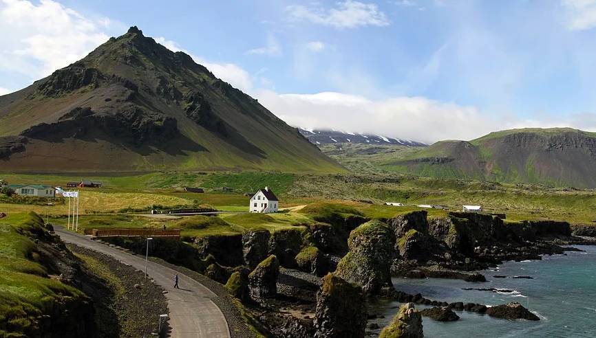Катрин Якобсдоуттир - Исландия с 15 июня откроет границы для иностранных туристов - vm.ru - Лондон - Стокгольм - Бостон - Исландия - с. 15 Июня
