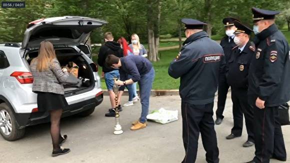 В Екатеринбурге полицейские разогнали кальянщиков, составив протоколы за отсутствие масок - znak.com - Екатеринбург
