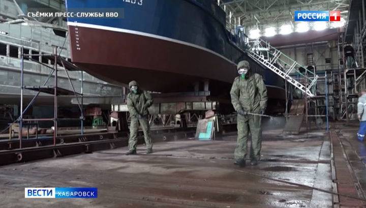 Военные провели дезинфекцию на Хабаровском судостроительном заводе - vesti.ru - Хабаровск