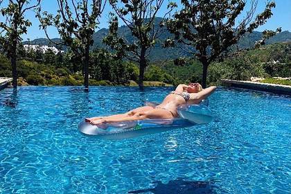 Бритни Спирс - Бритни Спирс поделилась фото в купальнике во время самоизоляции - lenta.ru - Сша