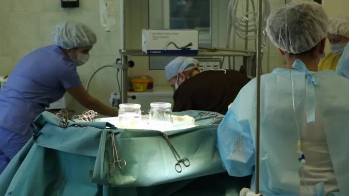 Петербургские нейрохирурги провели редчайшую операцию на головном мозге - piter.tv