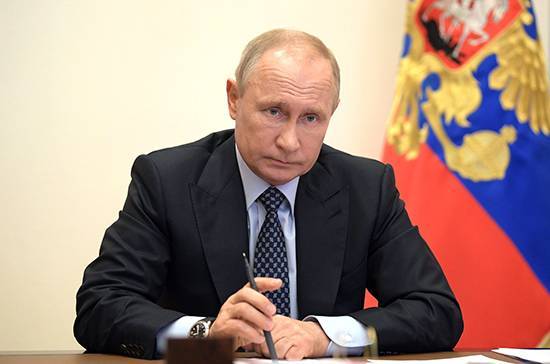 Владимир Путин - Путин потребовал, чтобы доплаты медикам предоставляли за сам факт работы с инфицированными - pnp.ru - Россия