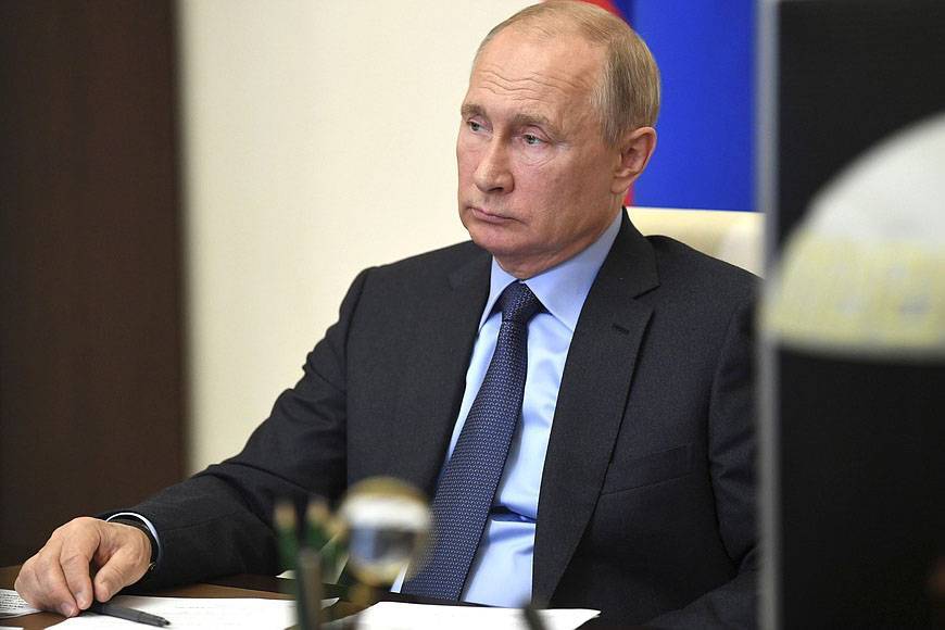 Владимир Путин - «Развели канитель»: Путин отчитал чиновников за задержку выплат медикам - vm.ru - Россия