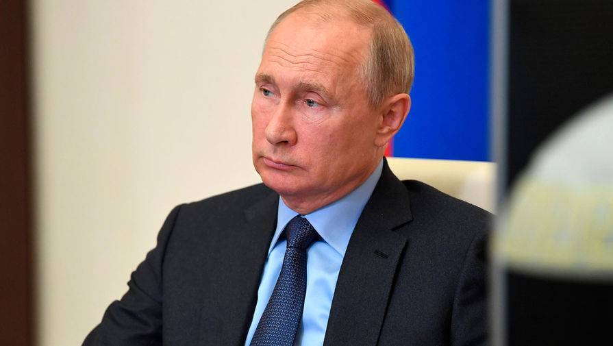 Владимир Путин - Путин назвал канителью ситуацию с допвыплатами медикам - gazeta.ru - Россия
