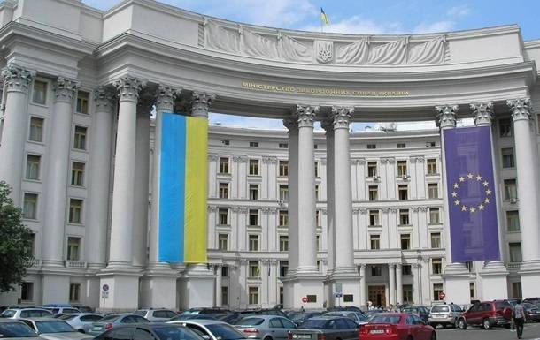 Прием граждан восстановили 40 посольств и консульств Украины - korrespondent.net - Украина - Посольство