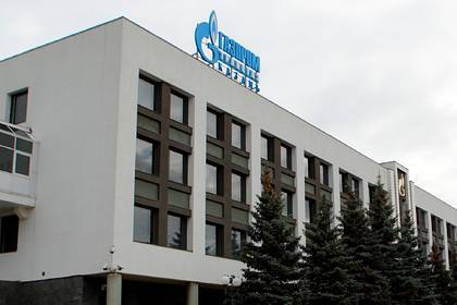 «Газпром» заставил сотрудников отказаться от части зарплат - lenta.ru - Казань - республика Татарстан