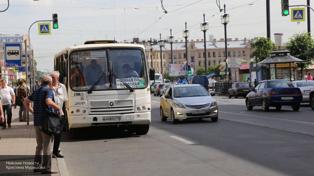 Власти Петербурга вернут 20 коммерческих автобусов на самые популярные маршруты - inforeactor.ru - Петербурга