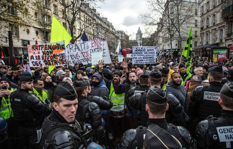 Во Франции запретили акции жёлтых жилетов из-за эпидограничений - news.ru - Франция