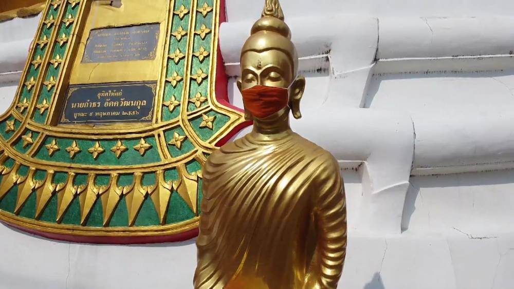 Таиландский Будда надел защитную маску. - riafan.ru - Таиланд - Бангкок