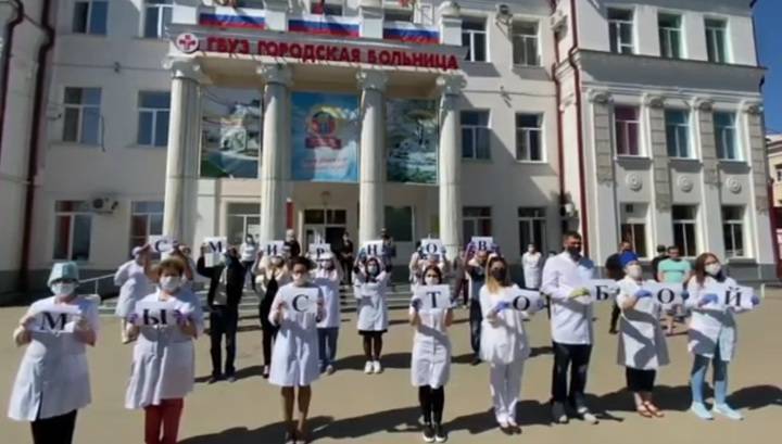 Армавирские медики заступились за главврача, уволенного из-за "коронавирусных" выплат - vesti.ru