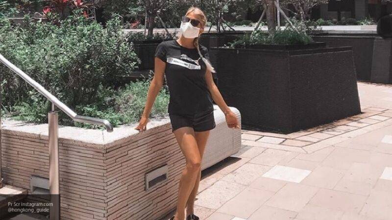 Гид из Гонконга показала на видео защитные маски с медью, которые им раздает правительство - nation-news.ru - Гонконг - Гонконг