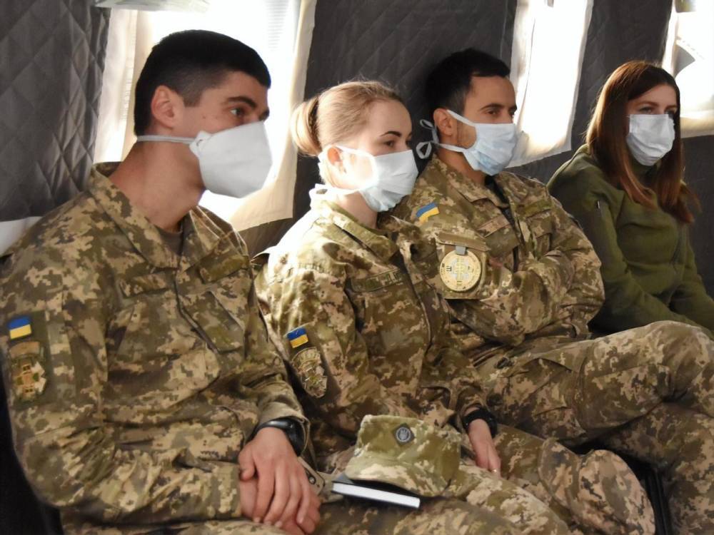 "Зависит от обстановки". Наев рассказал, когда в зоне ООС военнослужащие используют маски - gordonua.com - Украина
