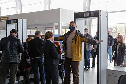 Россияне раскрыли способы защиты от вирусов в путешествиях после пандемии - lenta.ru