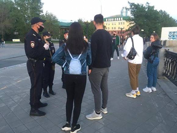 Полиция Екатеринбурга отчиталась о рейде по прогулочным зонам: 80 штрафов и 4 тыс. бесед - znak.com - Россия - Екатеринбург