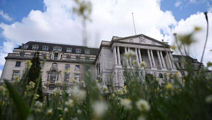 Банк Англии вернулся к обсуждению возможности введения отрицательных ставок - vesti.ru - Англия