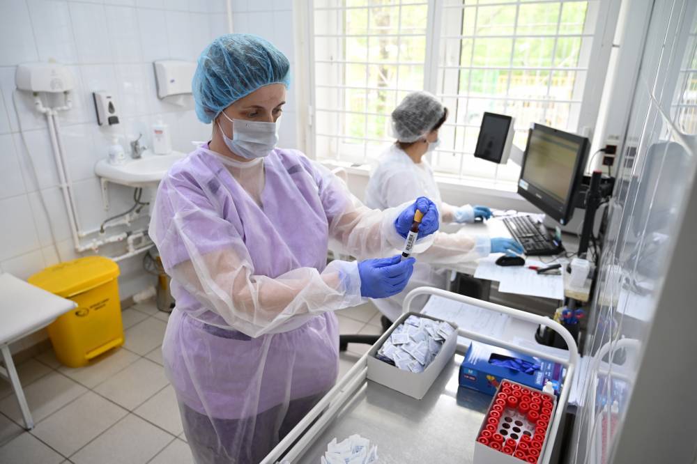 Александр Гинцбург - Испытания вакцины от COVID-19 на добровольцах могут начаться в июле - vm.ru - Россия