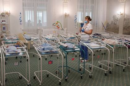 Иностранцам разрешили забрать с Украины младенцев от суррогатных матерей - lenta.ru - Украина