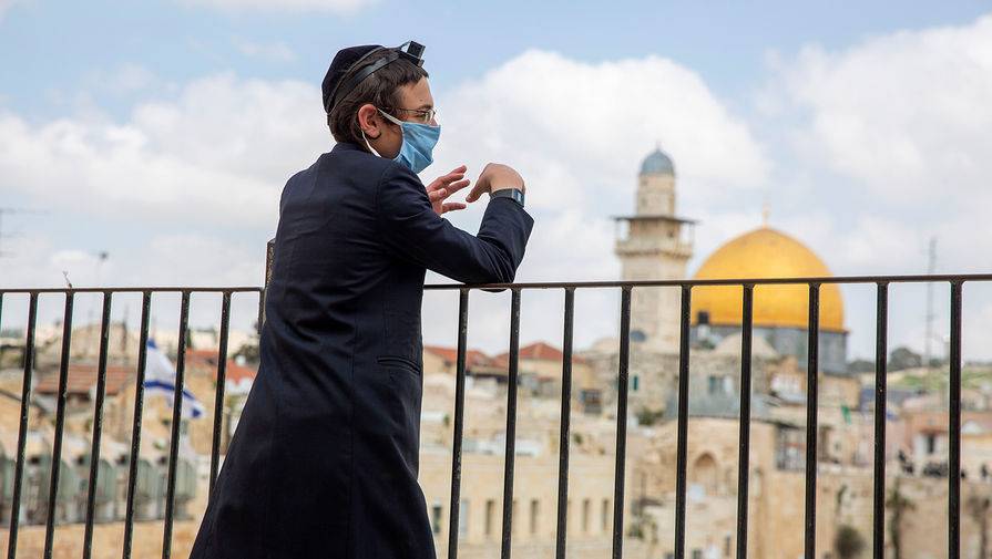 Юлий Эдельштейн - В Израиле отменил маски в школах и на улицах из-за жары - gazeta.ru - Израиль