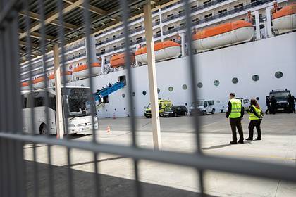 Застрявший на круизном лайнере из-за коронавируса сотрудник описал «худшие дни» - lenta.ru - Италия