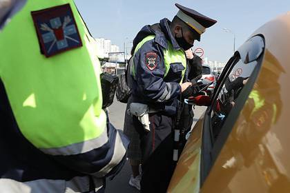 Водителям в Москве аннулировали штрафы за ошибки в пропусках - lenta.ru - Москва