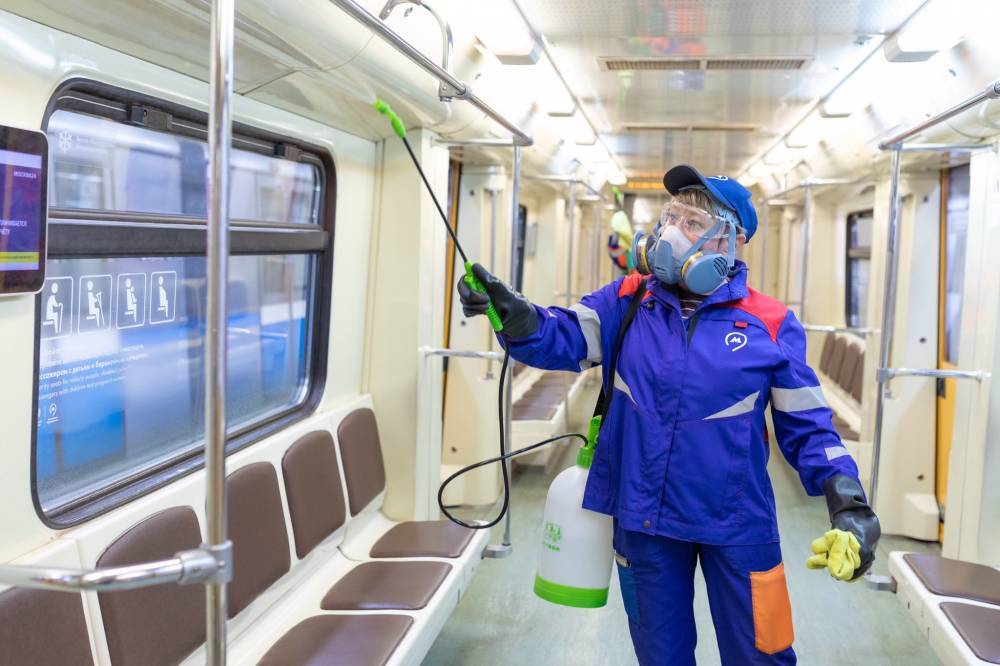 Более 4 тысяч человек проводят ежедневную дезинфекцию в столичном метро - vm.ru