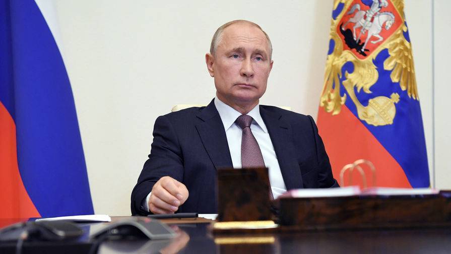Владимир Путин - Путин заявил, что не все российские медики пока получили положенные выплаты - gazeta.ru - Россия