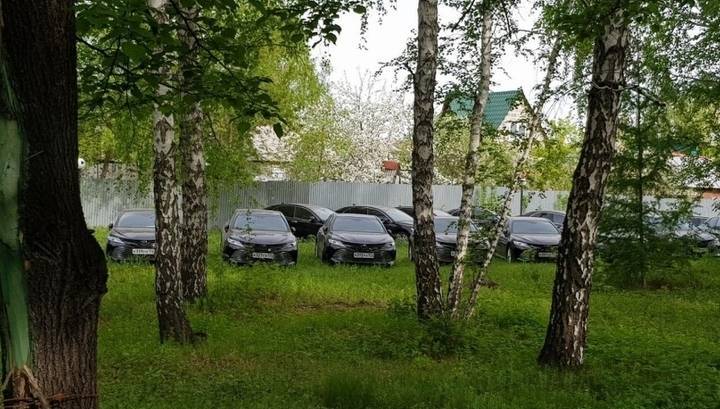 В лесу нашли десятки новых иномарок, купленных для правительства - vesti.ru - Челябинск - Челябинская обл.