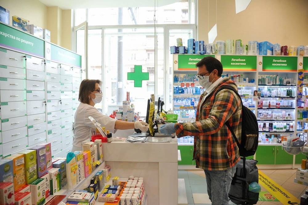 Виктор Евтухов - Аптеки, сетевые магазины и мелкая розница в РФ продают 4 миллиона масок в сутки - vm.ru - Россия