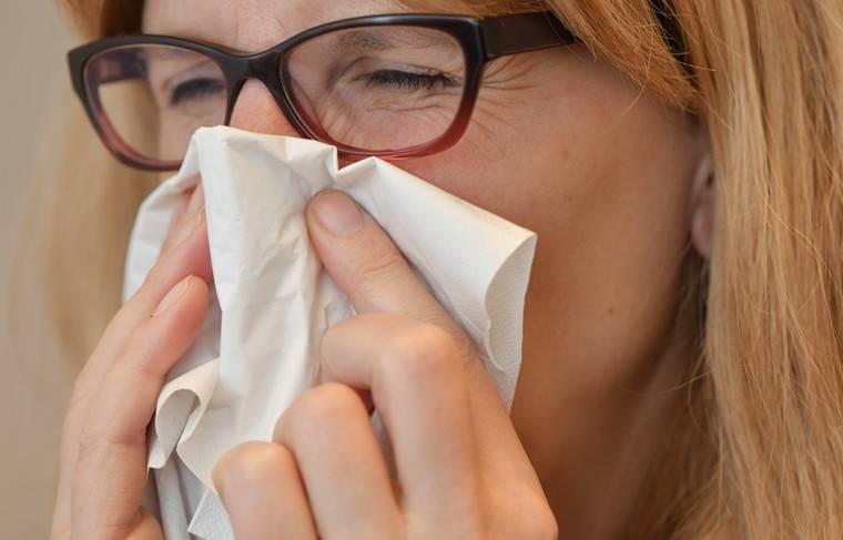В Роспотребнадзоре рассказали о различиях симптомов аллергии и коронавируса - news.ru