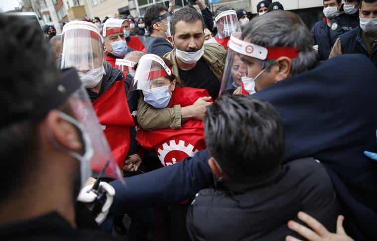 Полиция Чили задержала почти 60 участников протеста - news.ru - Чили