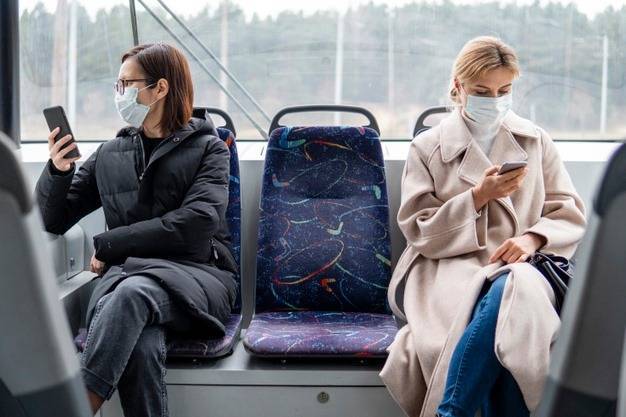 Дептранс призвал горожан носить маски и перчатки в общественном транспорте - vm.ru