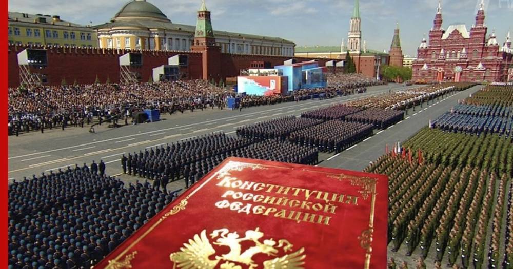 В Кремле обсудили проведение парада и голосования по Конституции в один день - profile.ru