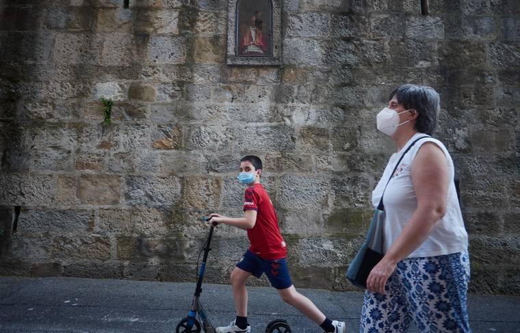 El Pais - Жителей Испании обязали носить маски на улице - news.ru - Испания