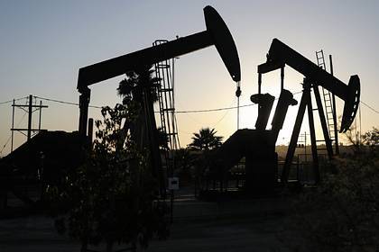 Bloomberg сообщил об угрозе стабилизации американского рынка нефти - lenta.ru - Россия - Сша - Эр-Рияд