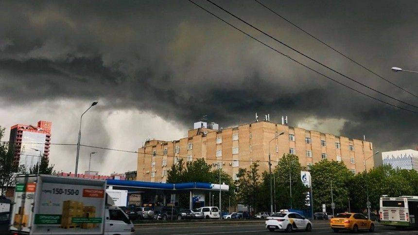 «Апокалипсис уже наступил»: в сети появились «ужасающие» кадры погоды в Москве - 5-tv.ru - Москва