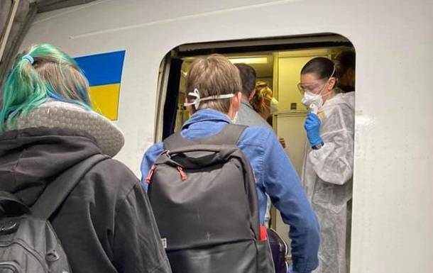 Из США спецрейсом эвакуировали 266 украинцев - korrespondent.net - Украина - Сша - Киев - Нью-Йорк - Нью-Йорк - Посольство