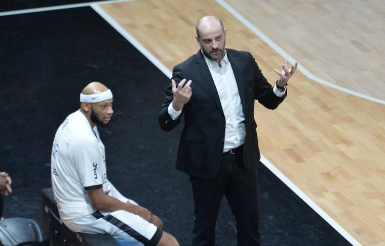 Баскетбольный клуб уволил главного тренера сообщением по электронной почте - news.ru - Франция