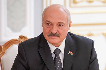 Александр Лукашенко - Лукашенко предрек месяц «барахтанья» с коронавирусом - lenta.ru - Белоруссия