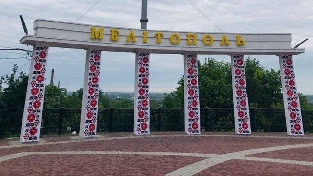 Главную арку Мелитополя “одели” в вышиванку - inform.zp.ua - Украина - Запорожье - Мелитополь