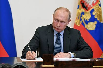 Владимир Путин - Путин призвал дать студентам возможность работать - lenta.ru - Россия