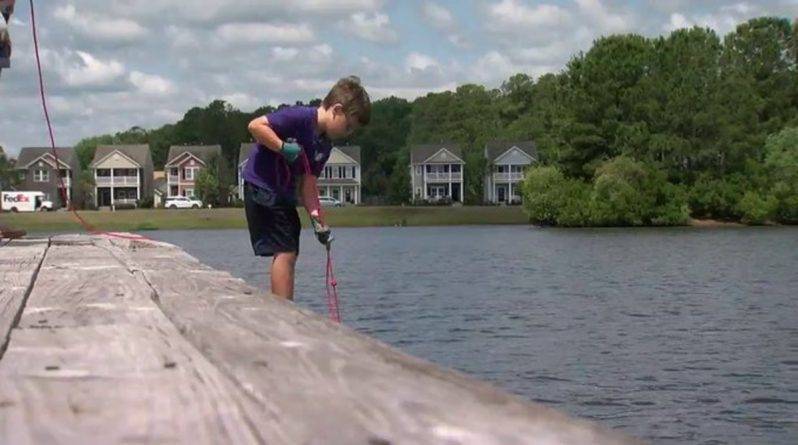 Мальчик, выловивший из озера украденный сейф, помог раскрыть 8-летнюю тайну - usa.one - Сша - штат Южная Каролина