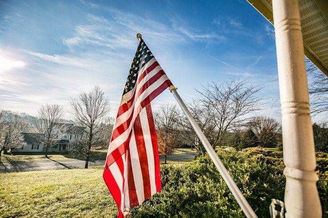 Трамп приказал на 3 дня приспустить флаги, чтобы почтить память жертв коронавируса в США - usa.one - Сша - New York