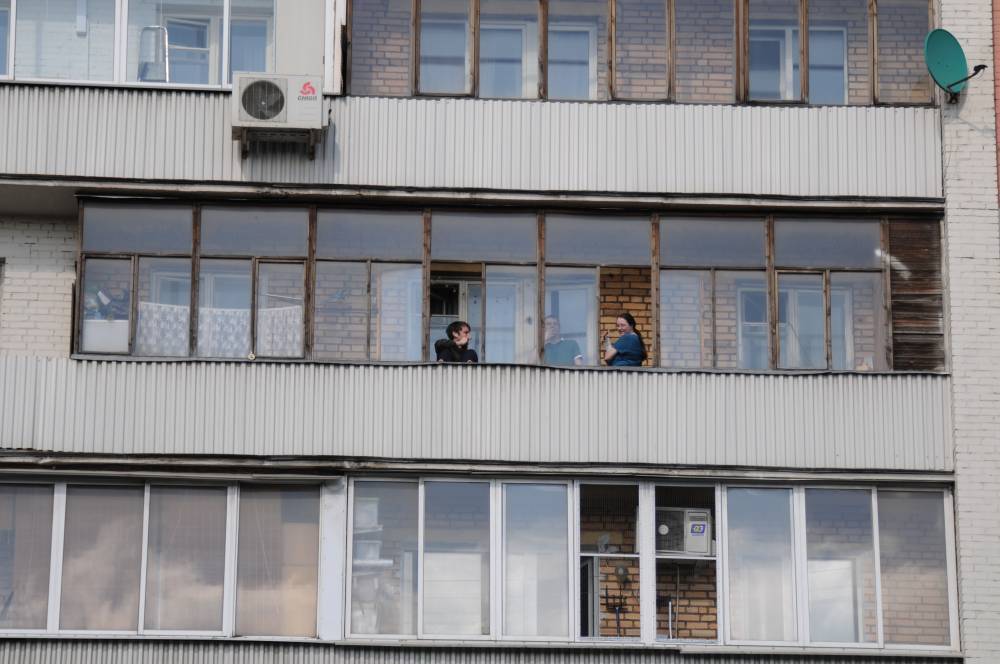 Евгений Данчиков - Столичные власти проверят жалобу супругов за штрафы при выходе на балкон - vm.ru - Москва