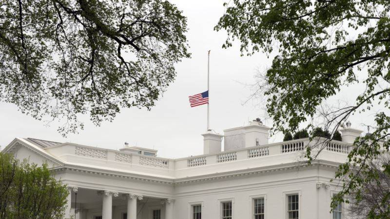 Дональд Трамп - US to Lower Flag When Death Toll Reaches 100000 - golos-ameriki.ru - Сша