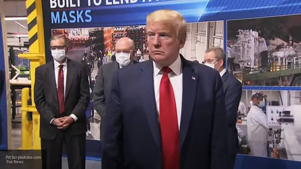 Дональд Трамп - Трамп рассказал, что снимает медицинскую маску перед общением с прессой - politexpert.net - Сша - штат Мичиган
