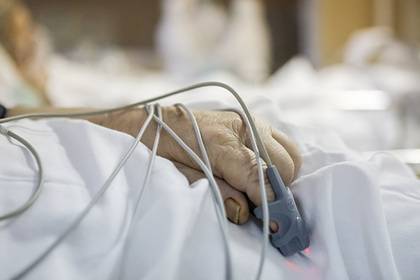 После массового заражения коронавирусом в российской больнице умерла врач - lenta.ru - Челябинская обл.